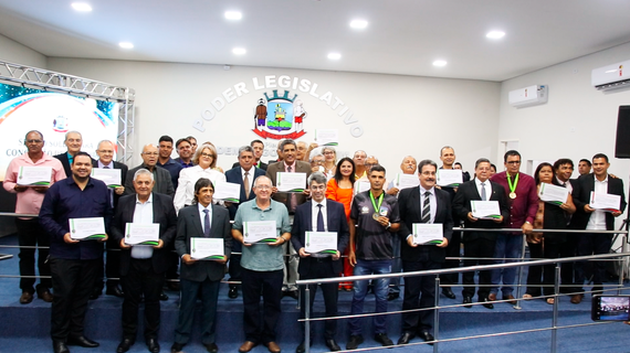 Em noite histórica Câmara realizou homenagens